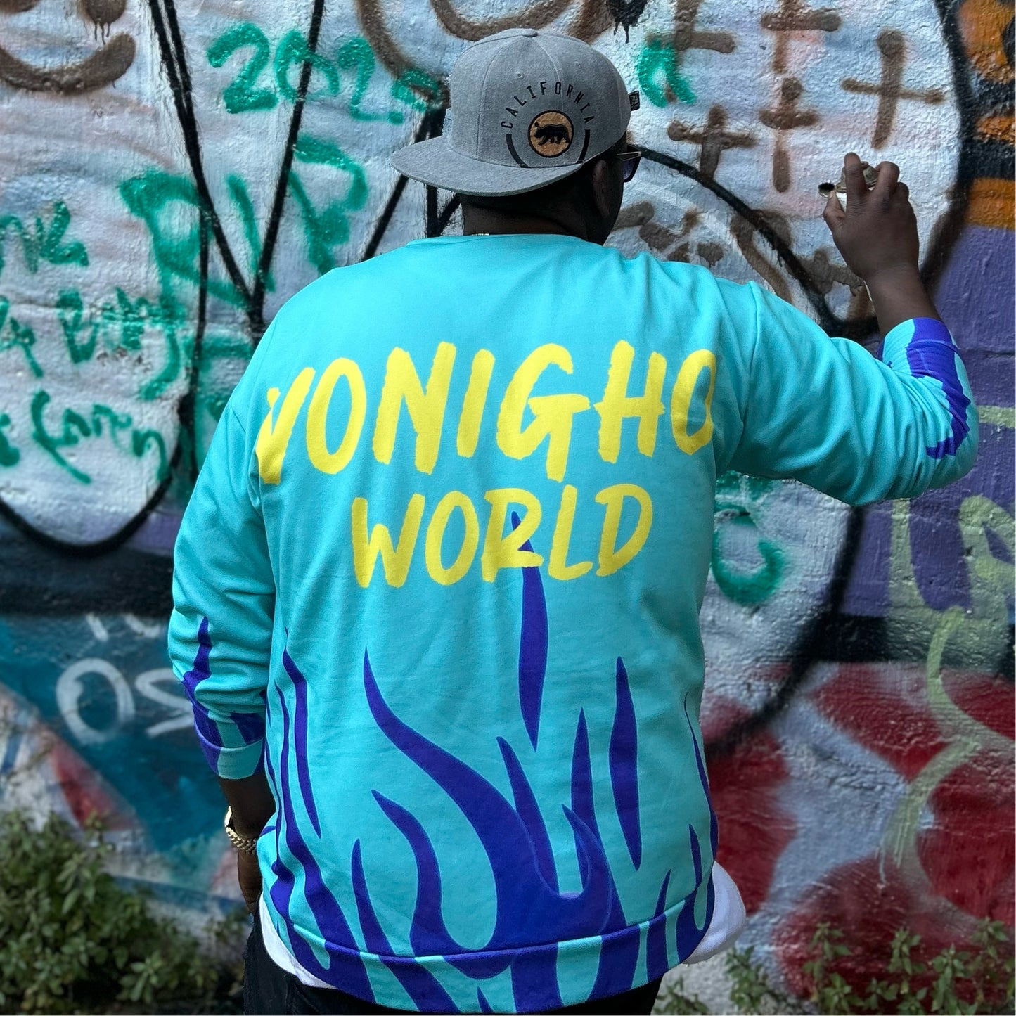 004 Vonigho World Sweatshirt